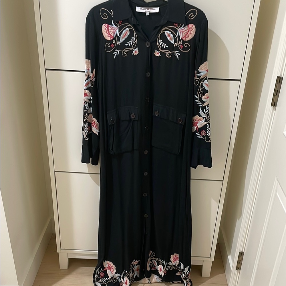 Connor & Blake size 42 Elegant Black Floral EmbroideredDress